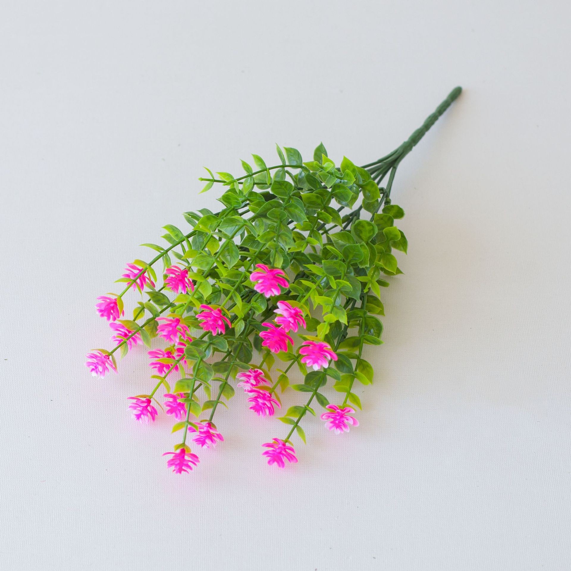 Planta Artificial de Eucalipto y Camelia de Plástico Duradero y Reutilizable para Decoración y Paisajismo