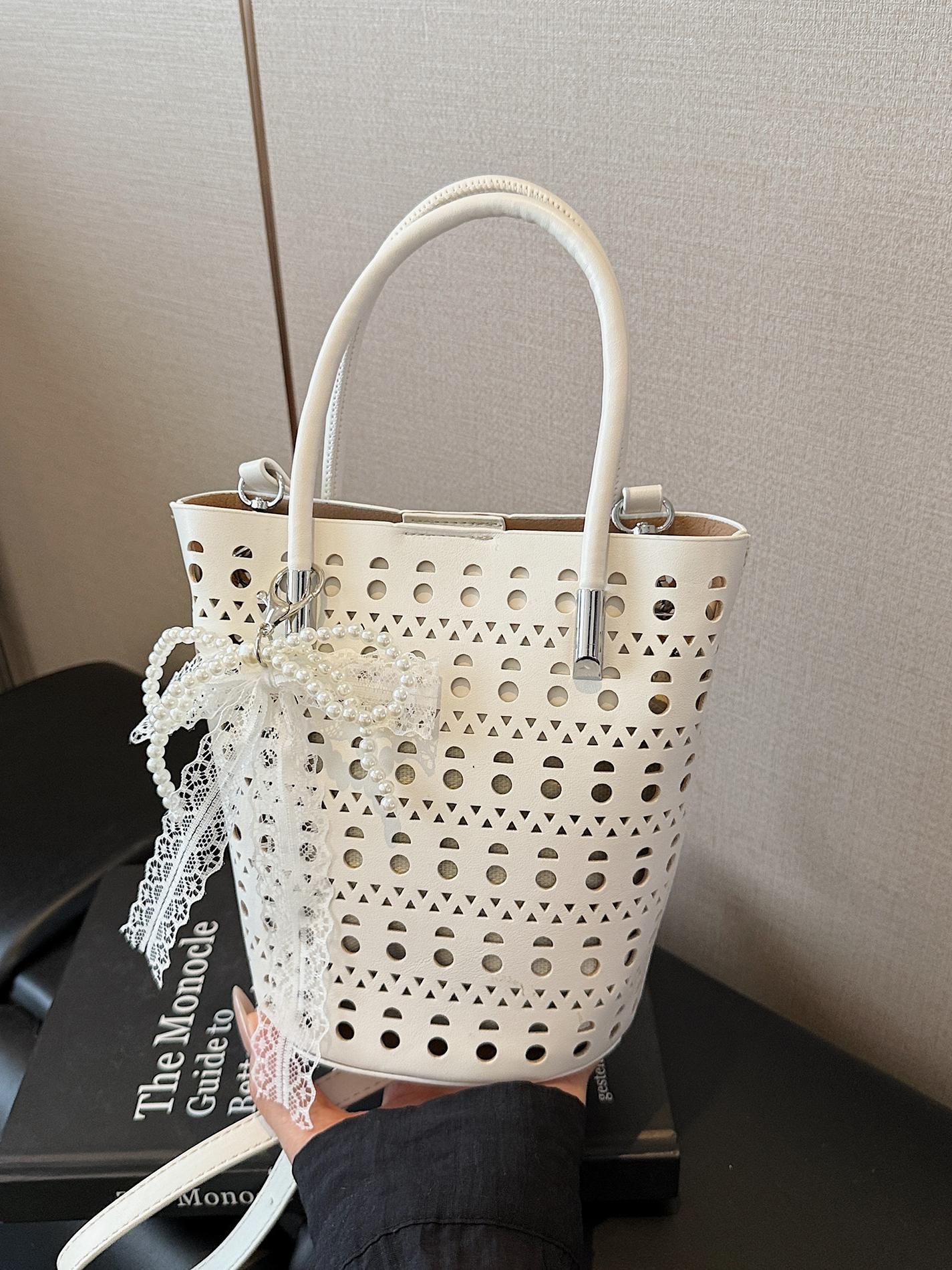 Bolsa de balde hueca de verano para mujeres 2025 nuevo nicho de moda versátil bolso de hombro bolsa de tendencia casual