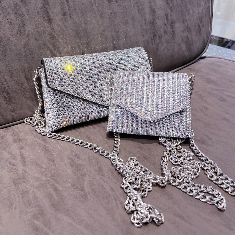 2024 Mini bolso de diamantes de imitación Guangzhou Trend Cross-border Foreign Trade Chain Ropa de cena con estilo bolso de tarjeta de cambio bolso de mensajero