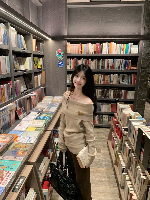 ELEVEN SLEEP秋季蝴蝶扣一字肩针织衫女修身显瘦辣妹风长袖打底衫|undefined