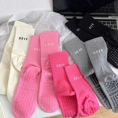 女性用ミッドチューブヨガソックス、フィットネスフロアソックス、綿ソックス、スポーツソックス、吸汗通気性ソックス、ピラティスソックス、シャークパンツ