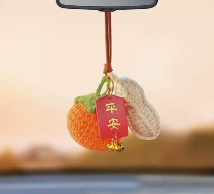 ひまわりの自動車のストラップの手作りの毛糸のかぎ針編みの車は平安の喜びの車内を掛けてかわいい創意の女神の金を飾ります。|undefined