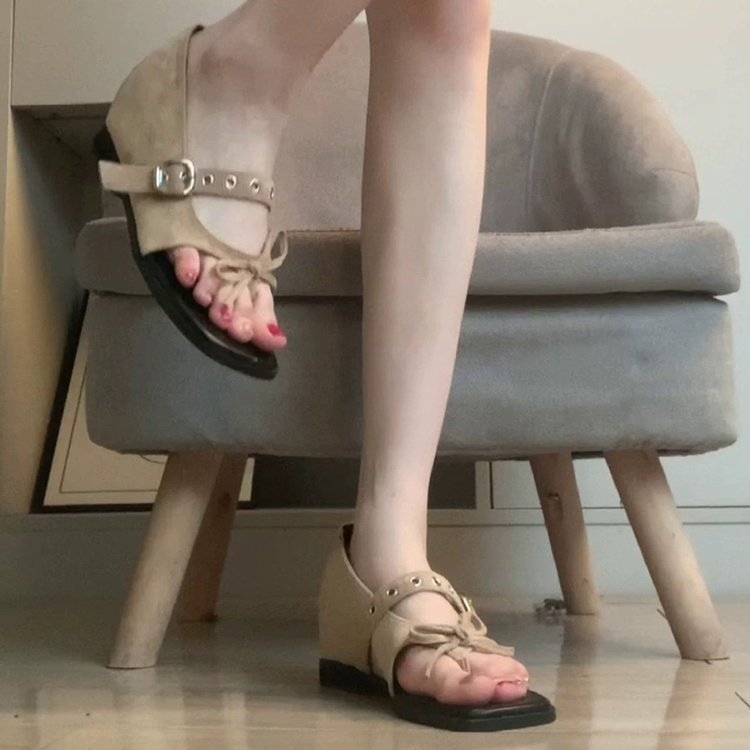 Frase Retro cinturón botón sandalias de dedos desnudos mujeres verano 06 altura interior botón arco zapatillas frías