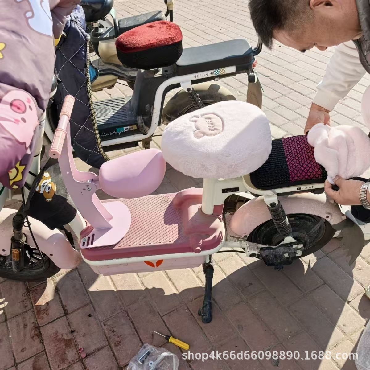 Winter universal seat cushion electric car three-piece high-value battery car seat cushion plush padded warm four-season flannel