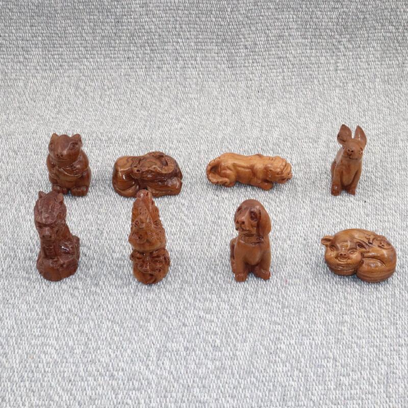 白酸の枝の木の彫刻の取っ手の件の木のペンダントの十二生肖の文は取っ手の赤い木の工芸品の置物の卸売りをします。|undefined