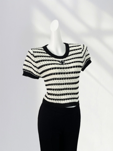 Quality knitted short sweater