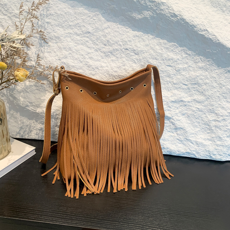 Bolsa de brazo retro jeans verano 2024 nuevo mochila de hombro bohemio retro mochila de fresa