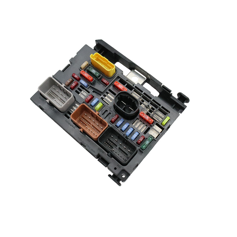 9807028780 es adecuado para Peugeot 307 caja de fusibles de automóvil 9807028780 stock