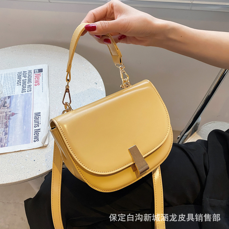 Baobaonv 2021 new pattern Korean Edition Semicircle Saddle bag leisure time fashion commute Female bag Cross border One shoulder Inclined shoulder bag