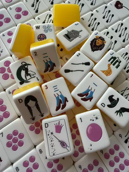 American-style creative mahjong tiles, acrylic hand-picked cartoon-themed party board game toy, double-layer yellow high-heeled shoes