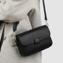 时尚包包女2025新款时尚气质简约斜挎小方包高级感百搭纯色单肩包