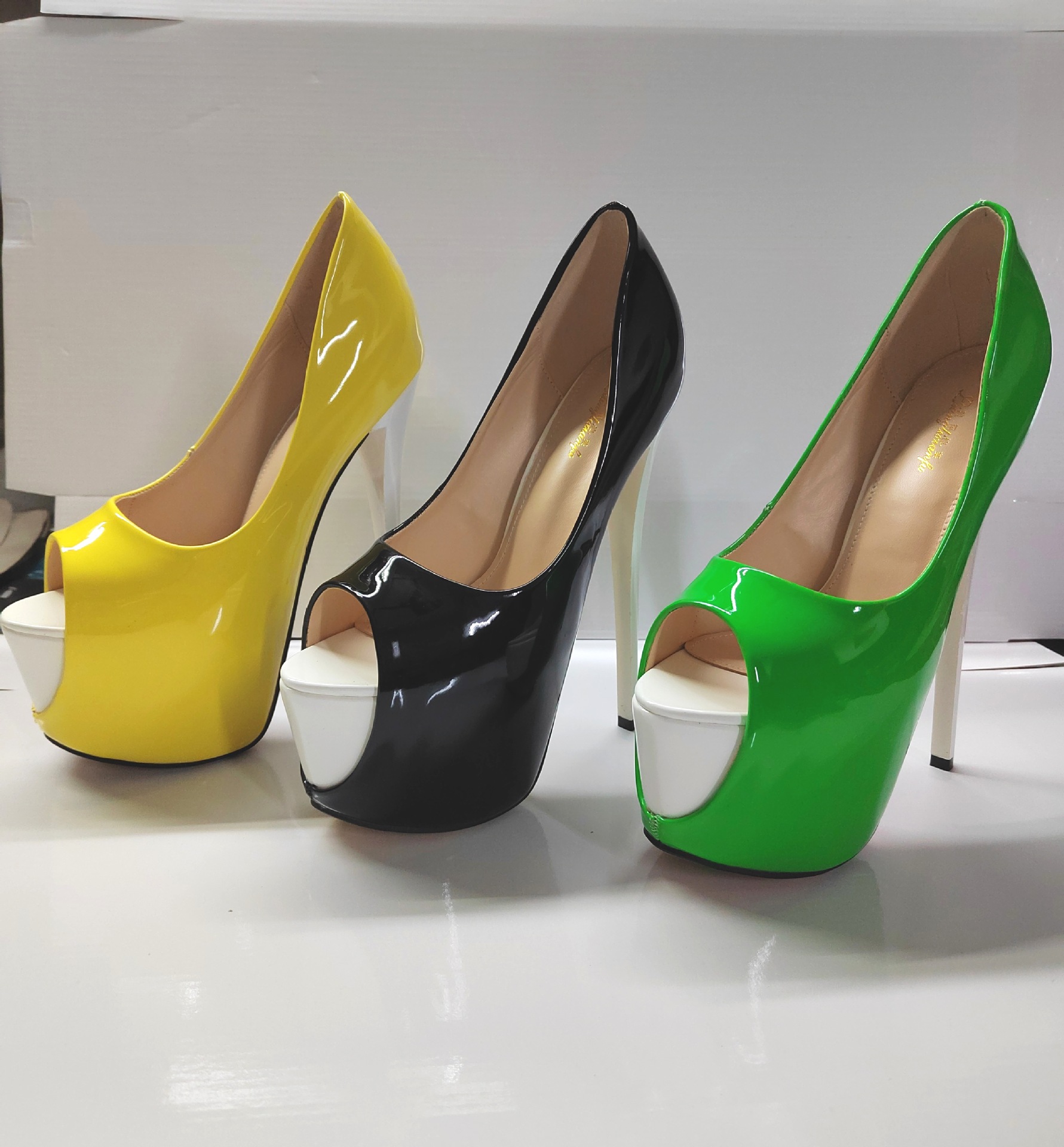 Giày cao gót nữ mũi nhọn gót siêu cao 19 cm phối màu chéo da bóng — Màu xanh cỏ chi tiết 1