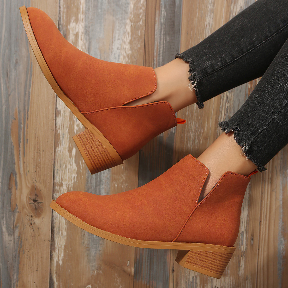 Große Damenstiefeletten aus Wildleder mit klobigem Absatz_voghion.com