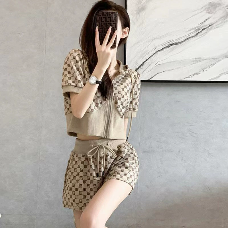 Французский Модный повседневный костюм высокого класса, женский летний 2023 год, ретро-светская львица, стиль Chanel, уменьшающий возраст, комплект из двух предметов для похудения