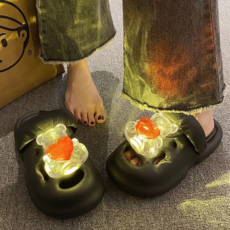 Internet Celebrity Luminous Clogs for Women in Summer Thick-Soled Outer Wear Cute Glitter Bear Beach Non-Slip Toe-Cap Sandals for Women