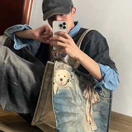 高版本AC家26年现款复古做旧3D小熊印花装饰托特包腋下包女士百搭