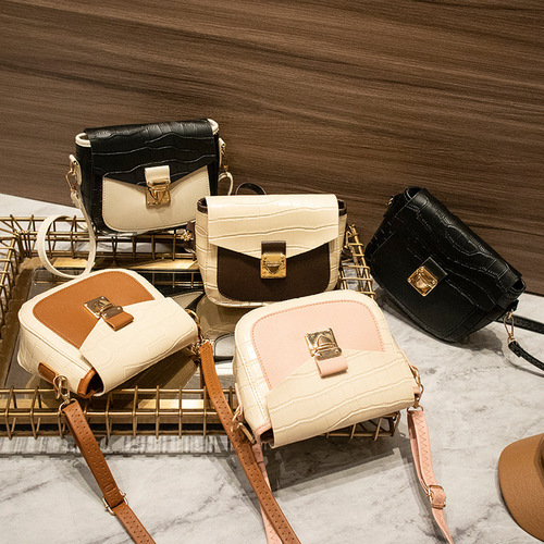  New Fashionable Color Matching Simple Personalized Mobile Phone Bag Lock Buckle Korean Single Shoulder Crossbody Saddle Bag 