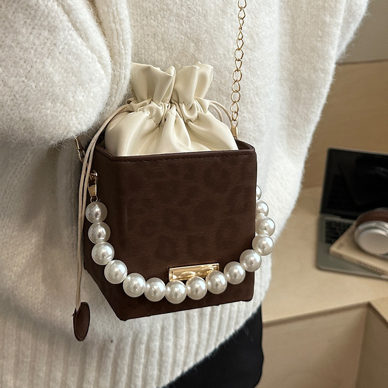 This Year's Popular Leopard Print Bag for Women 2025 Fashion Crossbody Bag for Women Niche Expression Single Shoulder Satchel Bucket Bag