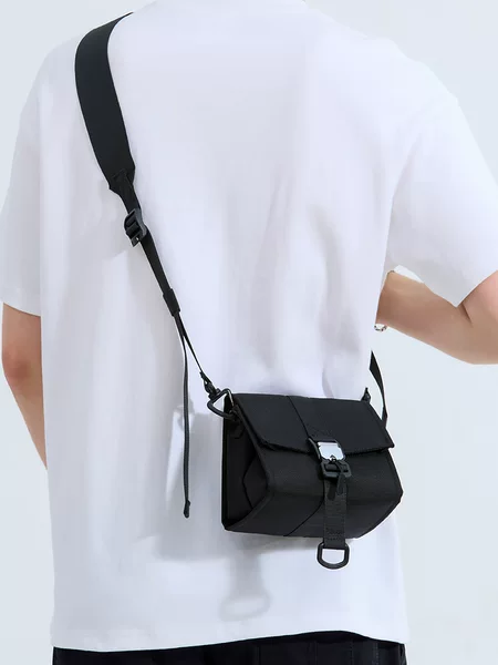 New men's minimalist crossbody bag, large capacity, suitable for commuting, with camera storage, waterproof, and designed as a shoulder bag or phone bag