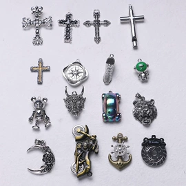 项链;吊坠;手链