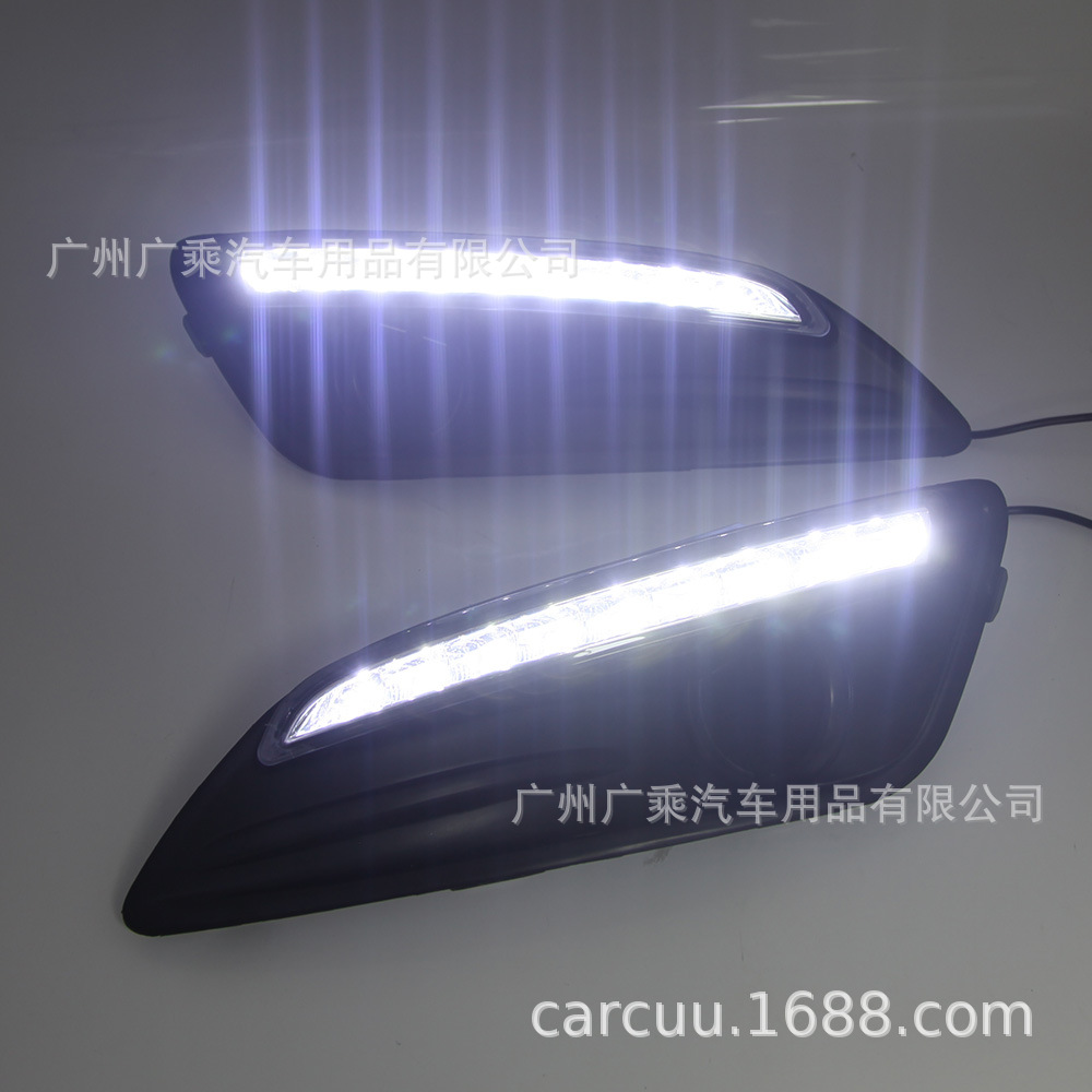 Adecuado para 13-14 Ford Fiesta Luz de marcha diurna de tres colores