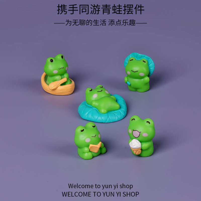 Traveling Together with Frog Small Animal Dolls, Micro Landscape Gardening DIY Decoration Accessories, Mini Small Ornaments