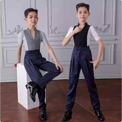 新しい男の子のラテンダンスの高級な専門の子供のラテンダンスの練習服の半袖の上着のズボンのスーツ