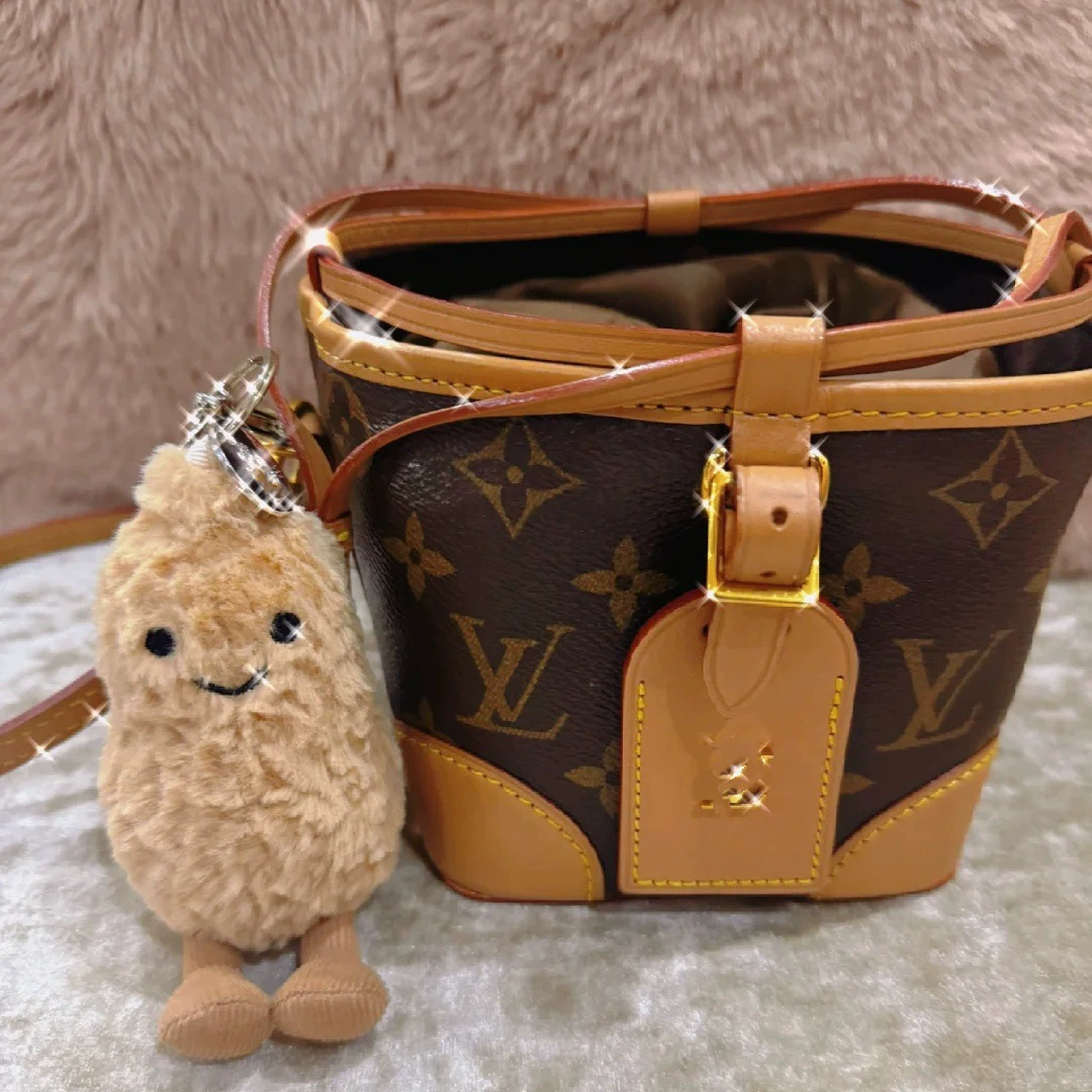 Cotton pendant, tennis rabbit