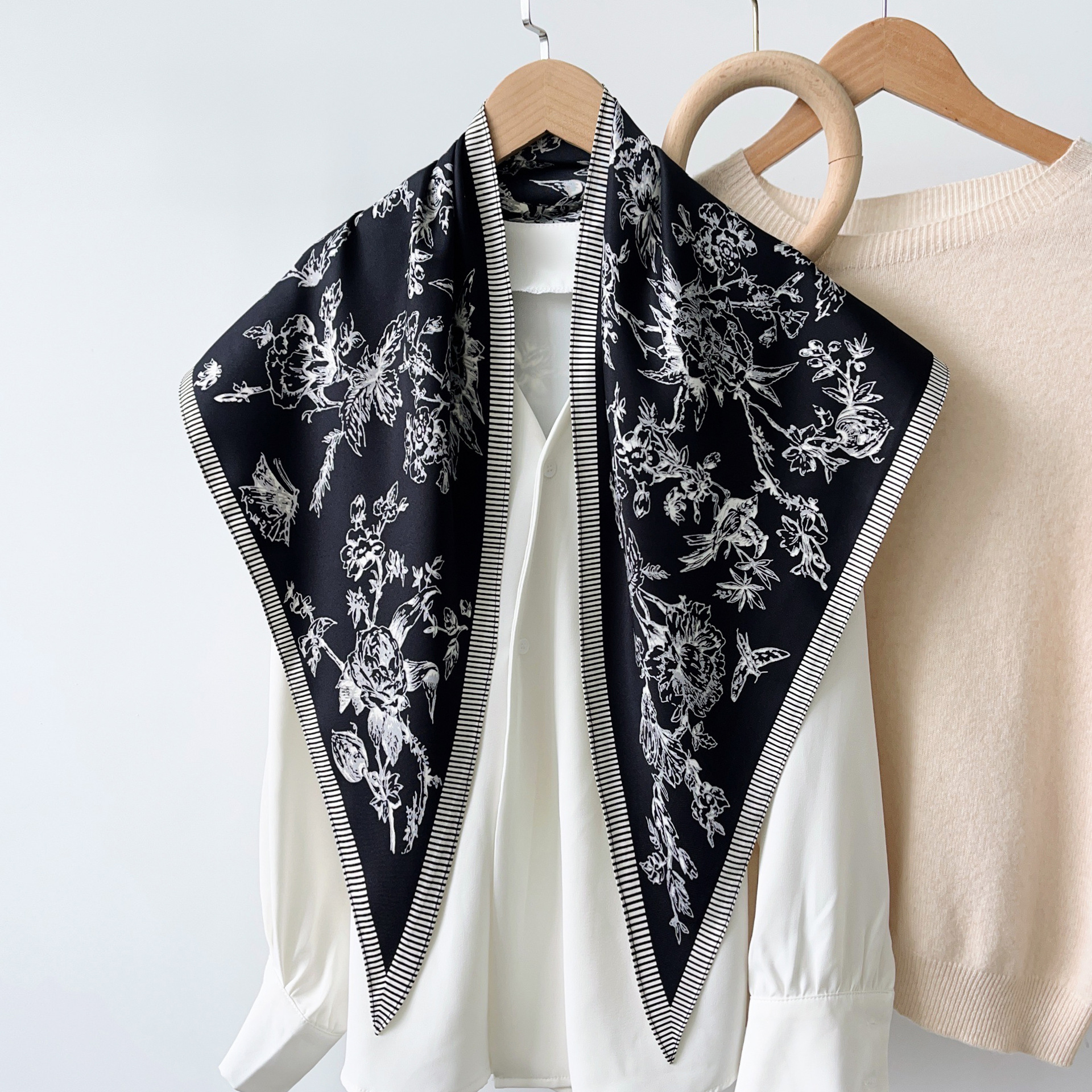 2025 nuevo estilo verano todo-fósforo cintura a juego camisa traje de mezclilla chal seda de sarga toalla triangular de moda fresca