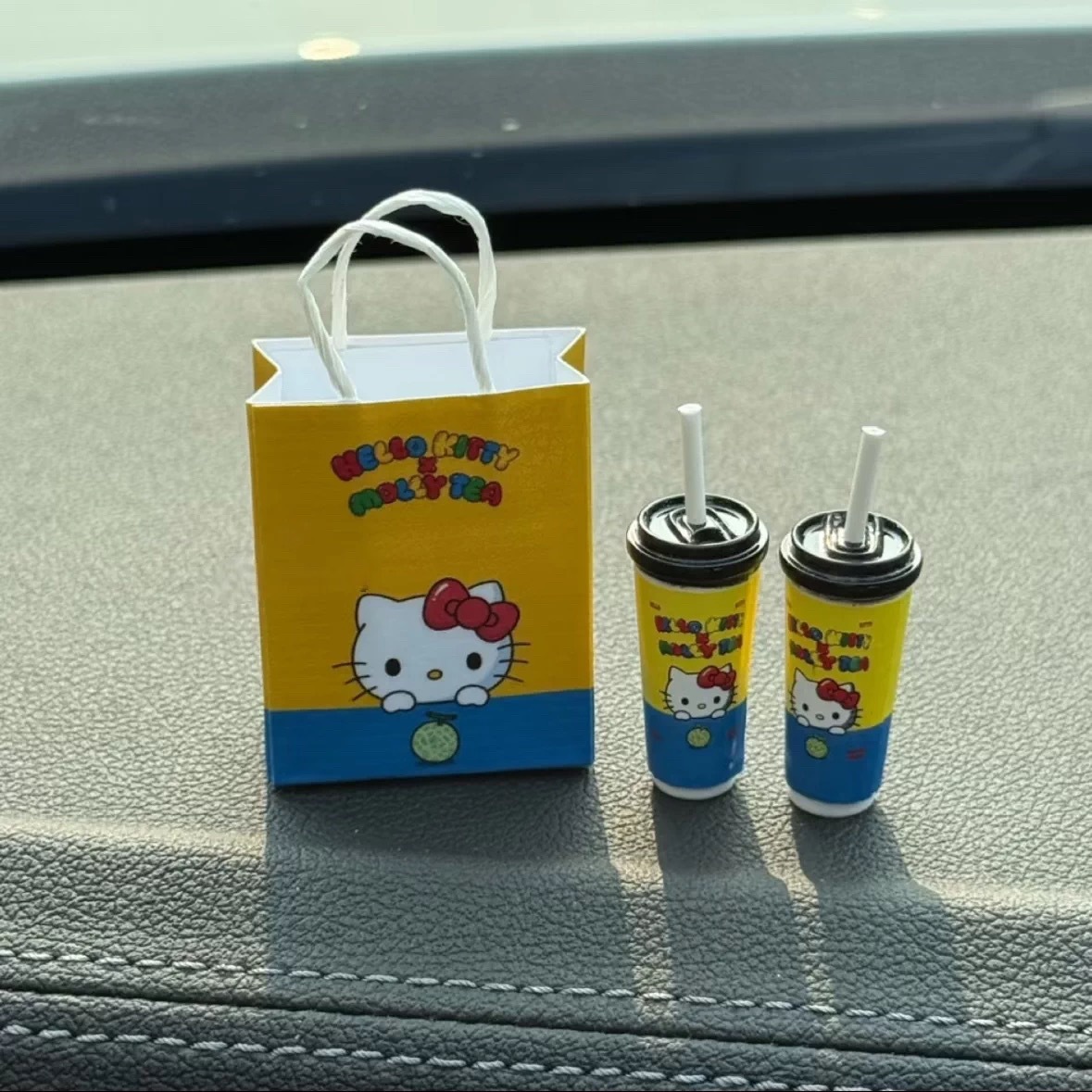 Popular cute mini KT milk tea car decoration, desktop miniature mini milk tea car ornament, new car gift