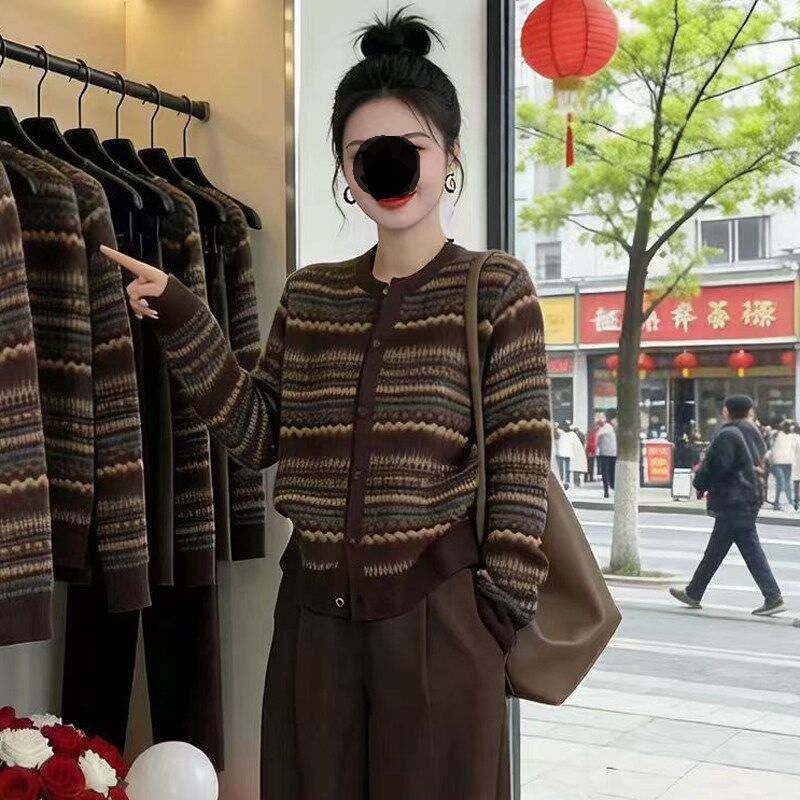 Retro jacquard knit cardigan for women, 2026 autumn/winter new collection, loose-fitting, stylish long-sleeve sweater, short-length top