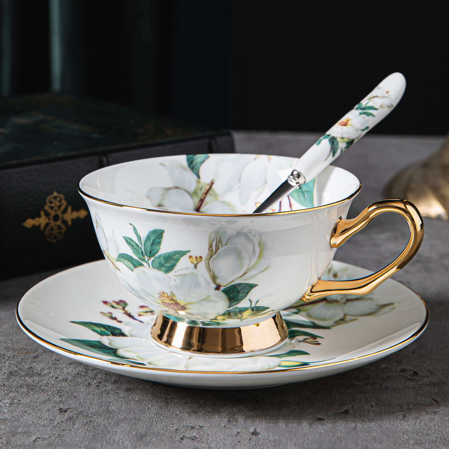 Juego de taza y platillo de porcelana fina estilo europeo, taza de cerámica estilo inglés, juego de té exquisito de alta gama en caja de regalo.