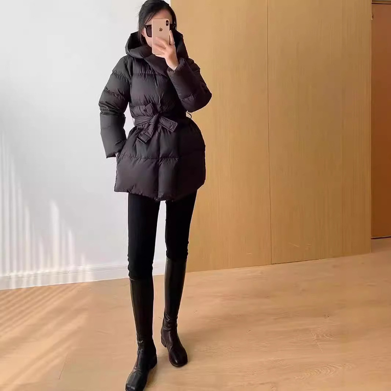 90% White Duck down Ultra-Light Soft Thickened Waist-Cinching Slim-Fit Hooded Short down Jacket for Women, Fashionable for Winter 2025