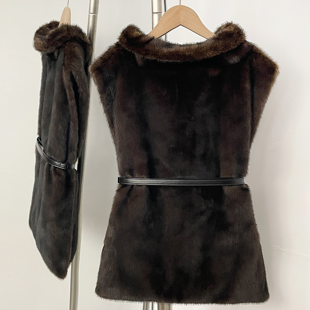 Kurze Weste aus Nerz-Imitat für Damenbekleidung. Kurze ärmellose Winterjacke aus Kunstpelz für Damen – warmer und stylischer Mantel für die Freizeit und das Büro._voghion.com