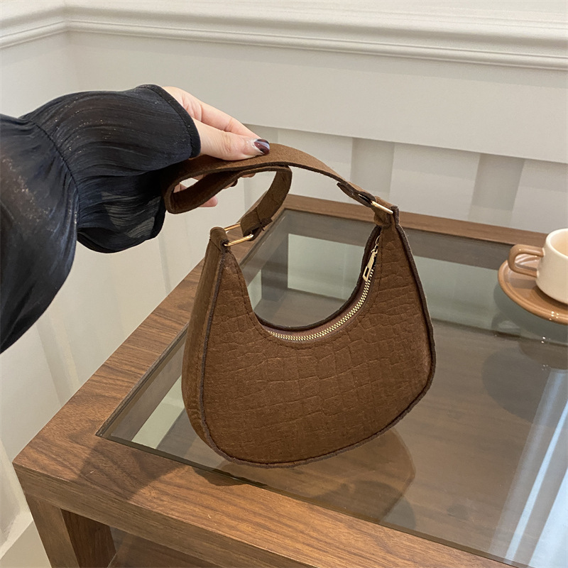 2024 otoño nuevo bolso de luna nueva moda femenina casual marea retro fieltro patrón de cocodrilo bolso de axila bolso de hombro para mujer