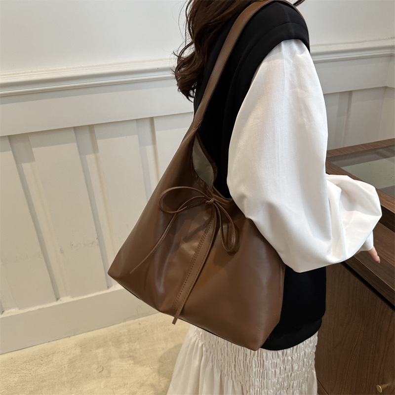 Bolsa de brazo coreana de gran capacidad para mujeres 2024 otoño y invierno nueva textura bolsa de hombro de gran capacidad