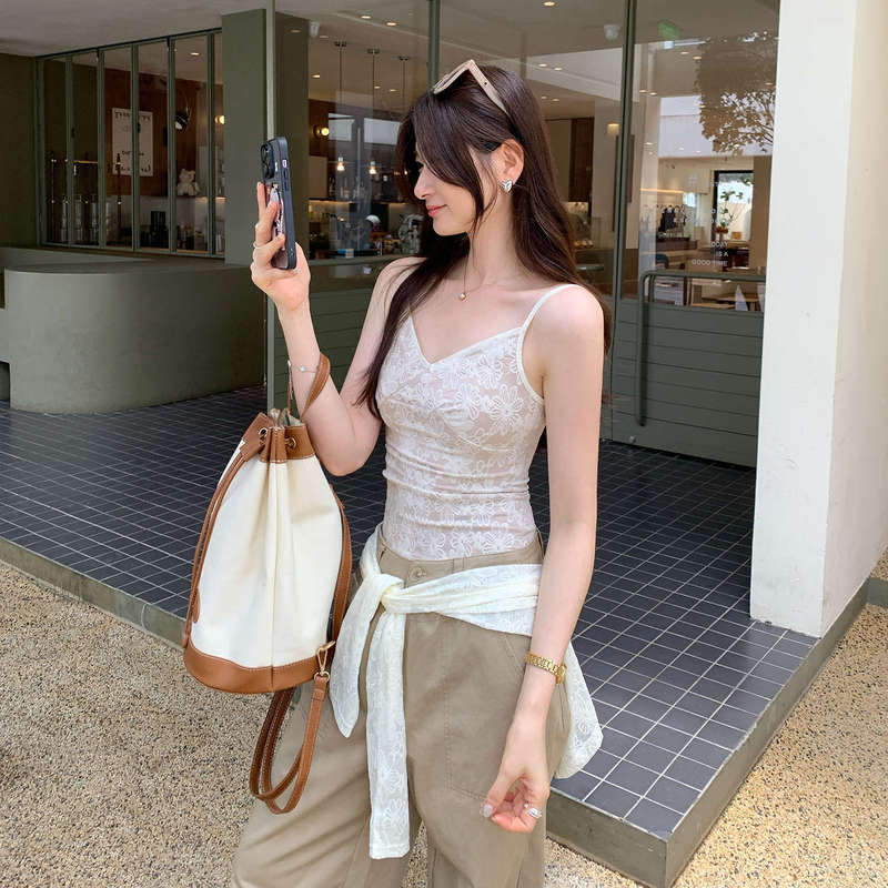 Unique and Beautiful Lace-Trimmed Camisole for Women, Summer 2025 New Style, High-End and Stunning Sleeveless Tank Top for Outerwear Unique and Beautiful Lace-Trimmed Camisole for Women, Summer 2025 New Style, High-End and Stunning Sleeveless Tank Top for Outerwear