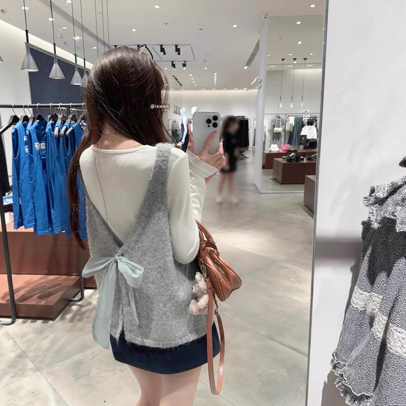 Korean-Style U-Neck Knitted Vest for Women 2026 Spring and Autumn Niche Style with Bow Tie, Soft and Layered Sweater Vest for Outerwear