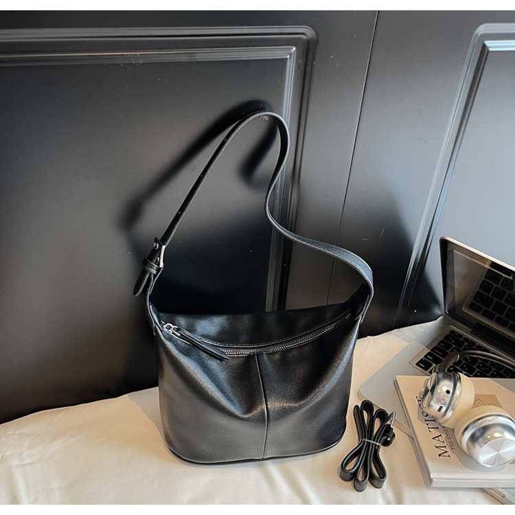 Korean commuter versatile underarm bag for women 2025 New summer fashion dumpling bag Niche single-shoulder crossbody bag trend undefined
