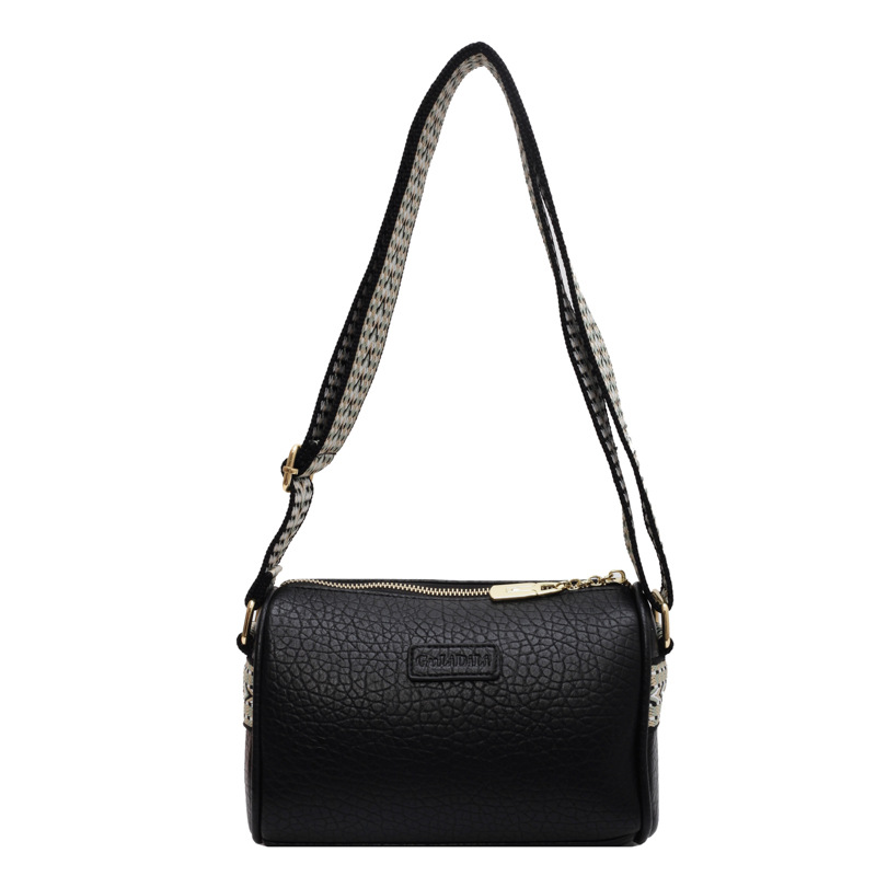 2024 Nuova borsa piccola popolare per le donne in autunno e inverno, borsa a tracolla a banda larga alla moda versatile, borsa a cuscino rossa Internet_voghion.com