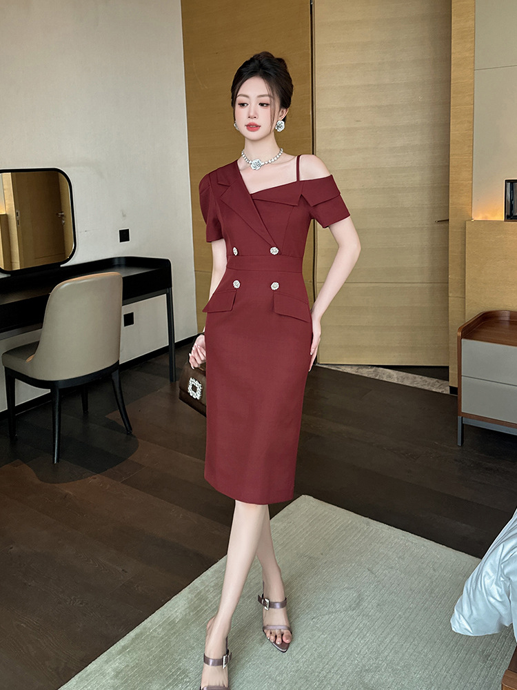 Đầm liền thân nữ trễ vai ôm dáng dài ngang đùi kiểu Pháp — Màu đỏ son