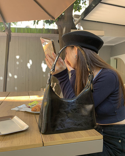 Baguette bag for women 2024 new popular contrasting color shoulder bag Korean ins niche design textured shoulder armpit bag