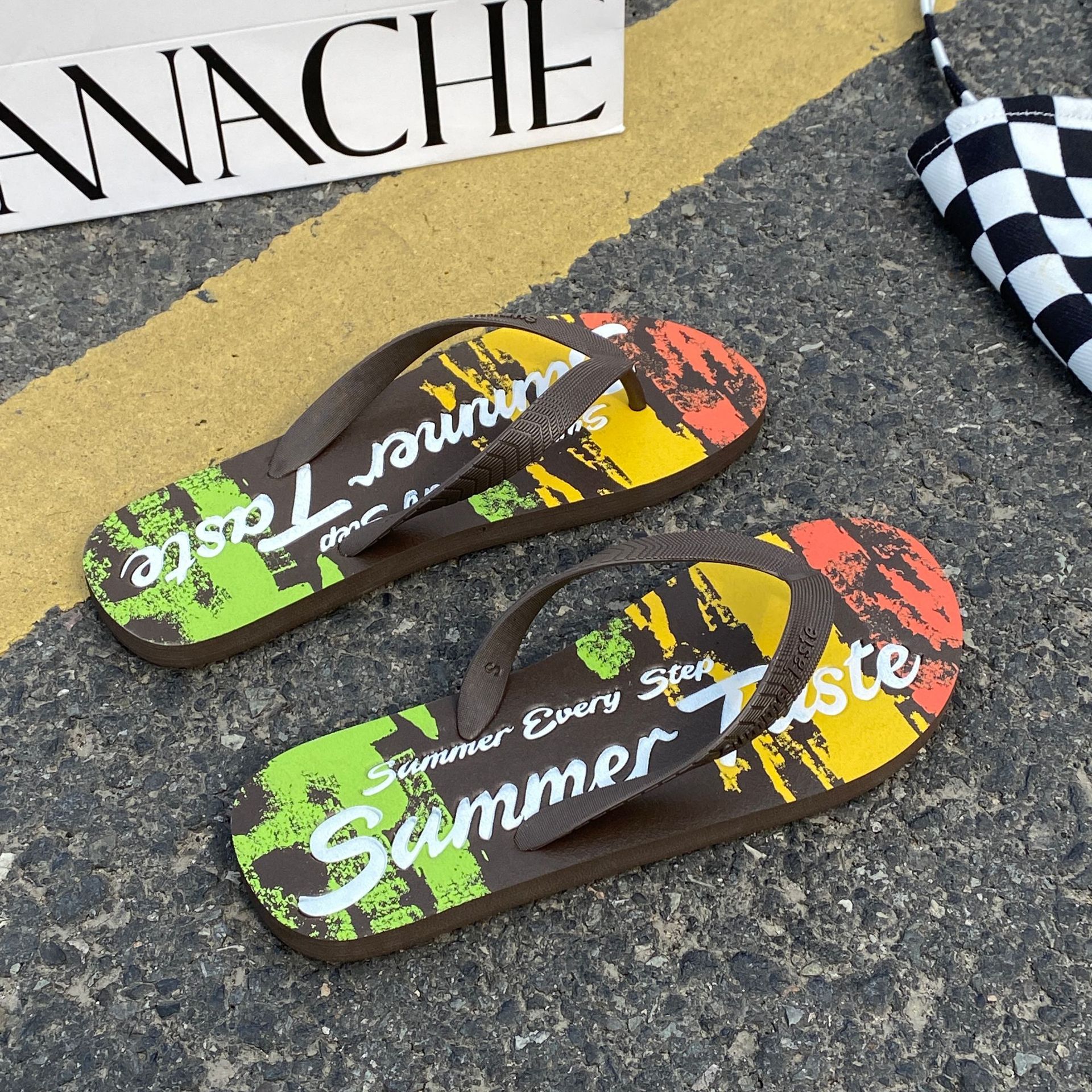 Chanclas para hombre 2025, nuevo estilo de verano, sandalias para interiores y exteriores, zapatos de playa antideslizantes, chanclas