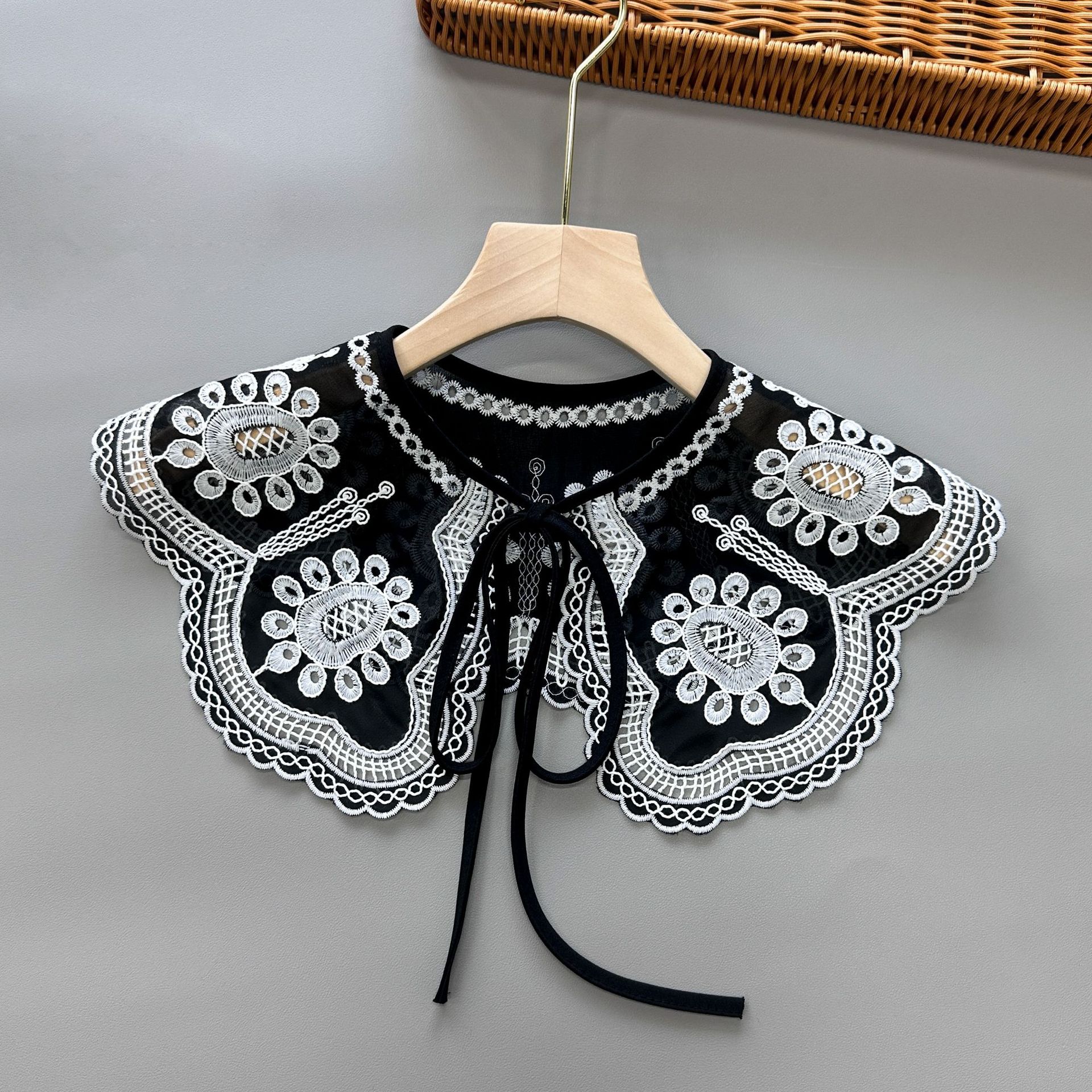 Venta caliente transfronteriza nuevo negro hueco bordado falso collar mujer multi-funcional hombro decoración chal falda falso collar image 2