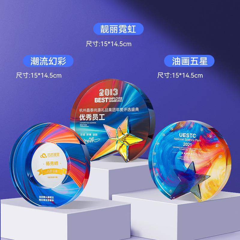Trofeos de cristal coloridos personalizados metales de alta calidad creativos de resina de pentacos excelentes empleados medalla de grabación ordenada chapado en oro