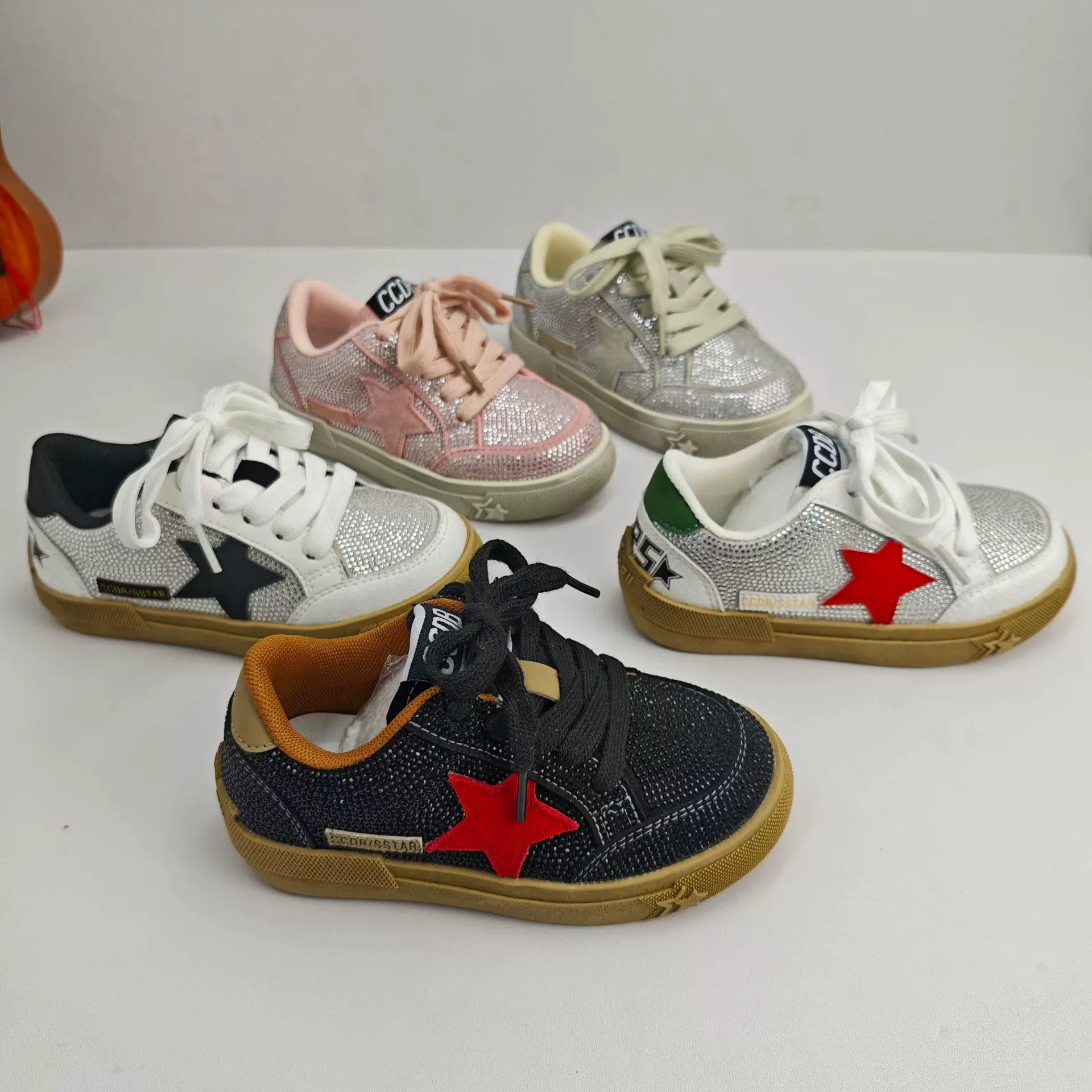 2026年春款时尚水钻女童休闲板鞋中大童潮款软底运动鞋新款童鞋