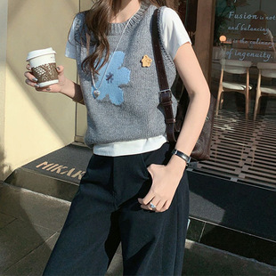 Small Blue Flower Knitted Vest Thick Needle Sheep Wool * Handmade Three-dimensional Crochet Round Neck Short