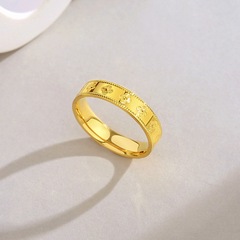 金店の同じタイプの沙金アクセサリーの幸運な万華鏡の四つ葉の指輪は軽くて豪華です。