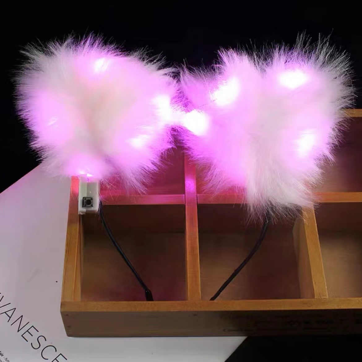 Nueva diadema con orejas de conejo de plumas con luces intermitentes, accesorio para la cabeza súper brillante, horquilla luminosa, popular en atracciones turísticas y puestos callejeros, venta al por mayor.