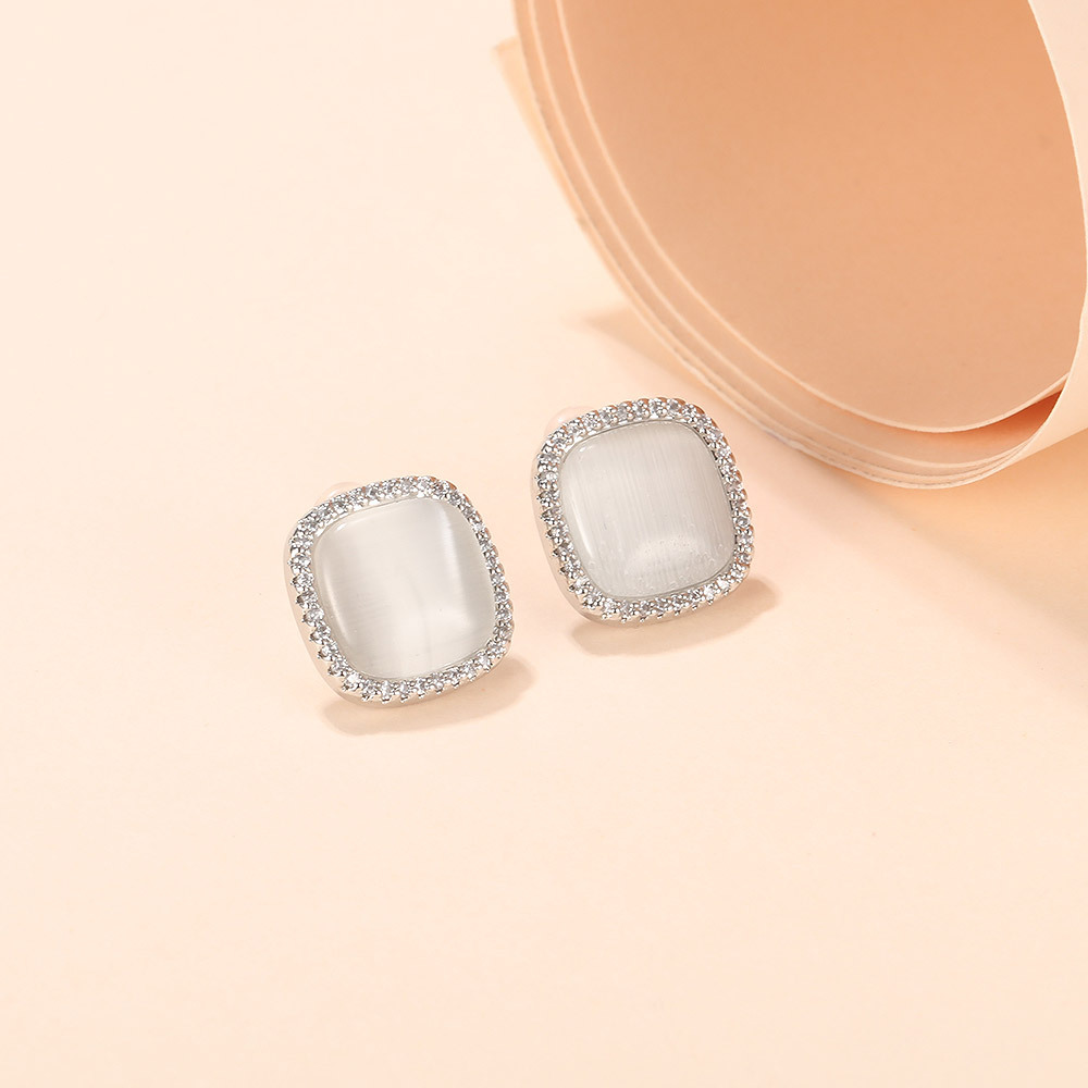 Opk Ornament Ins Korean Dongdaemun Retro Hepburn Style Fashion Square Geometric Pearl Earrings Studded With Zircon Earrings display picture 2